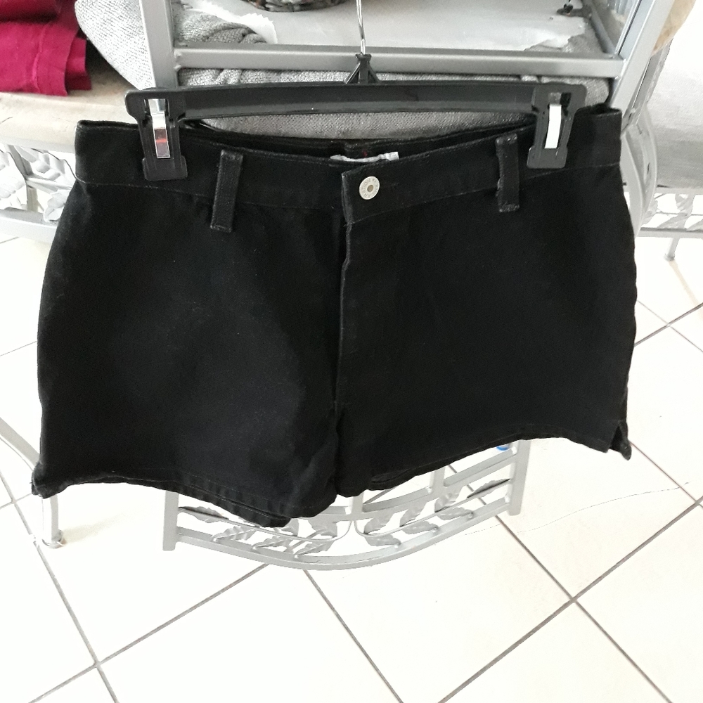 NICE BLACK SHORT